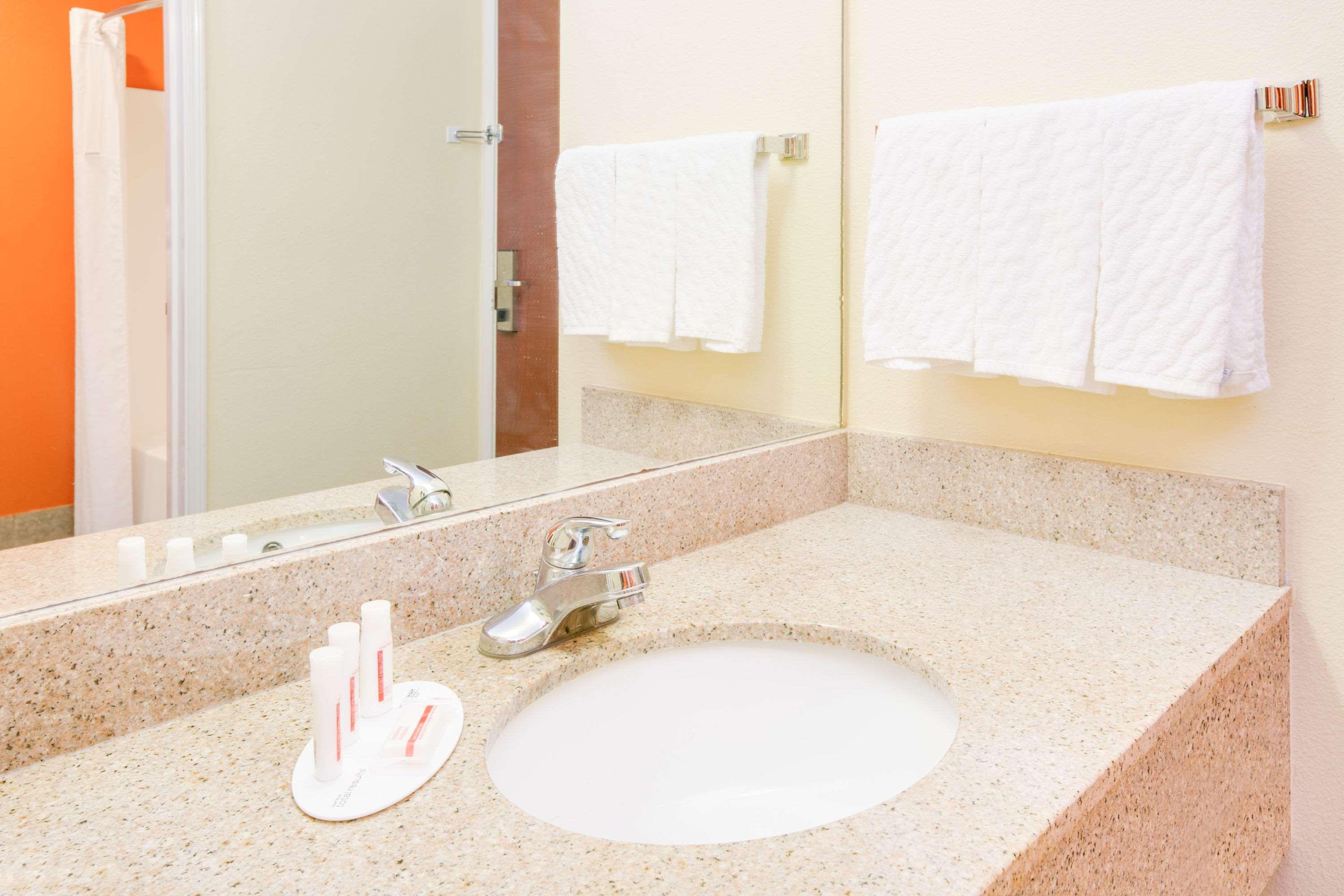 Surestay Hotel By Best Western Alexandria Airport Екстериор снимка